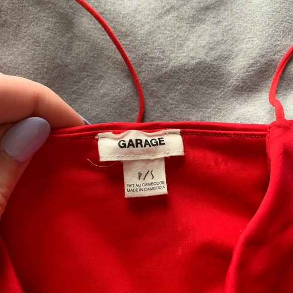Garage red cropped tank - Picture 2 of 2